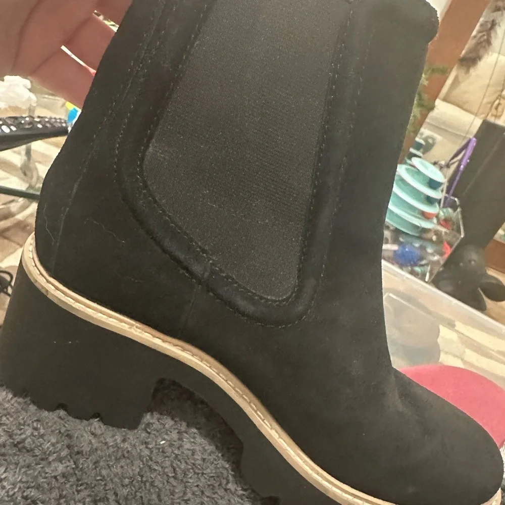 Dolce Vita Black H2O suedes Ankle Booties size 7 - Picture 8 of 10